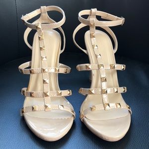 BNWOT✨ Strappy Studded Nude Heels
